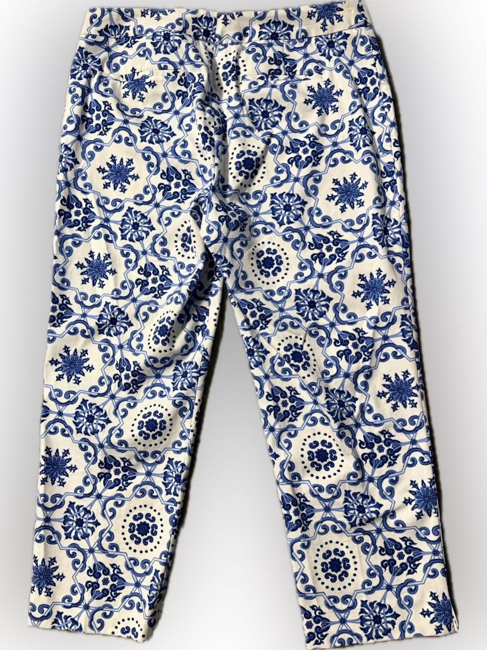 Heritage Blue and White Tile-Print Capris Size 14